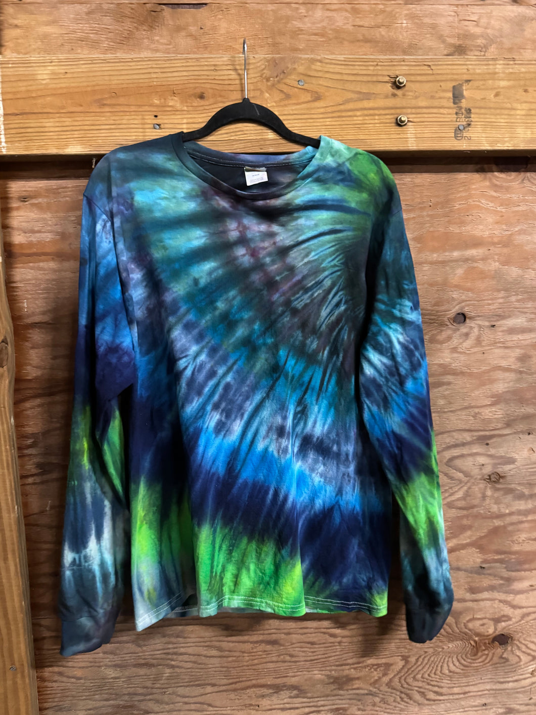 Medium long sleeve tee